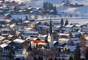 Het gezellige plaatsje Oberstdorf in de Duitse Alpen